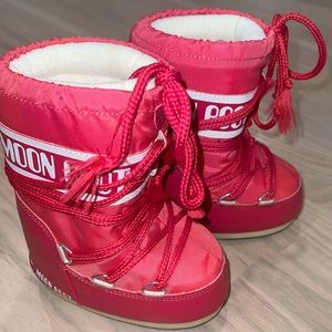Moon boots kids pink (fusia) used once